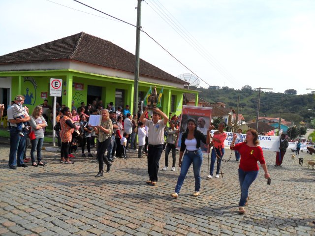 Desfile em Dom Feliciano